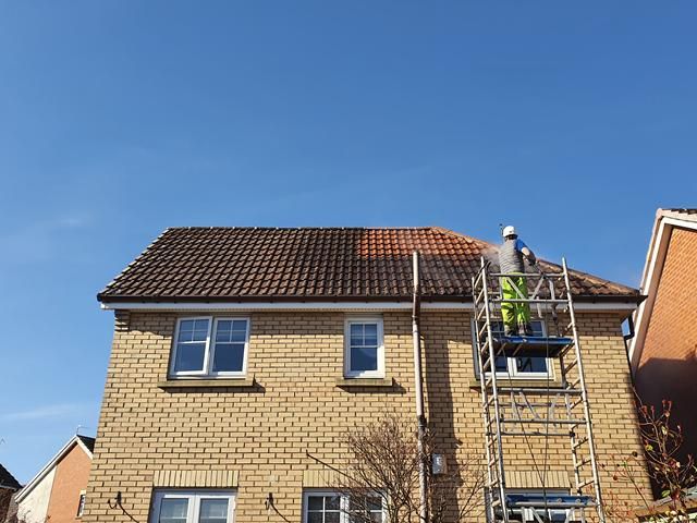 roof-cleaning-3-kireth-ai
