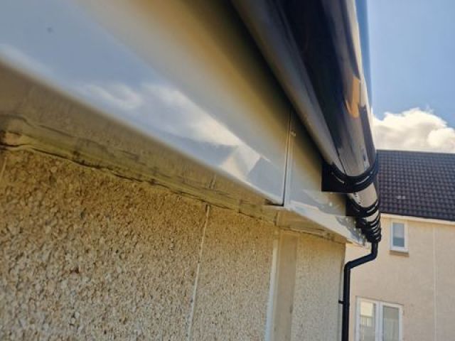 gutter-cleaning-7-kireth-ai